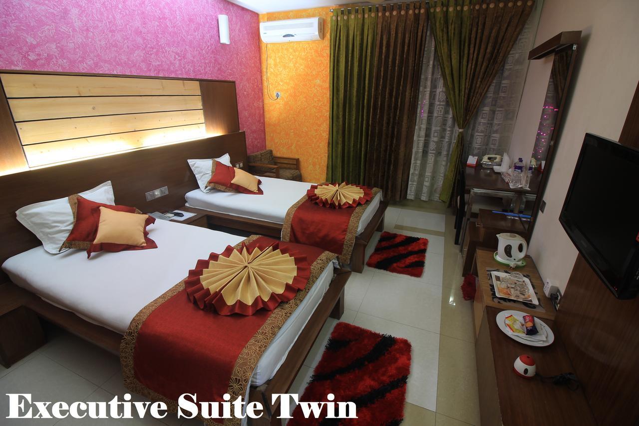 Tiger Garden Int Hotel Khulna Bagian luar foto