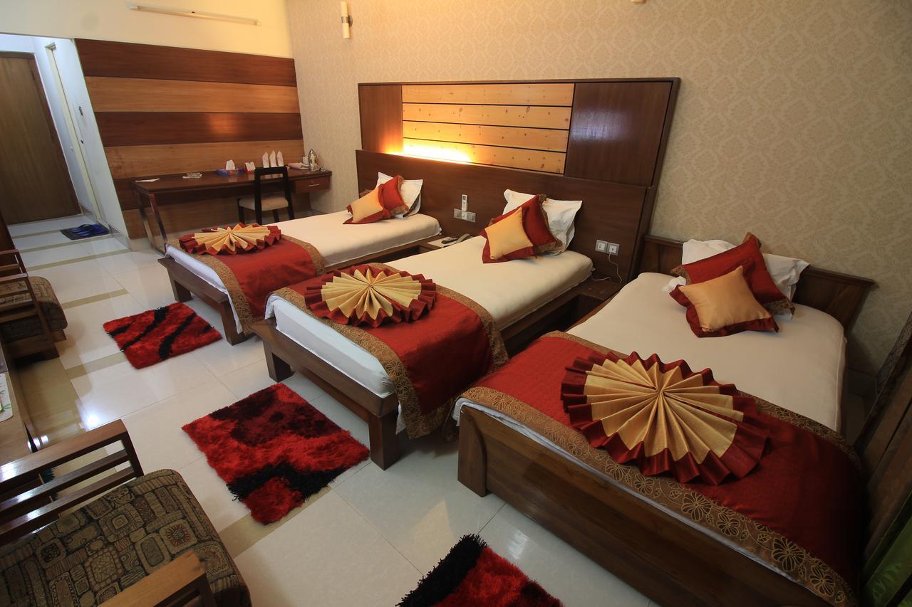 Tiger Garden Int Hotel Khulna Bagian luar foto