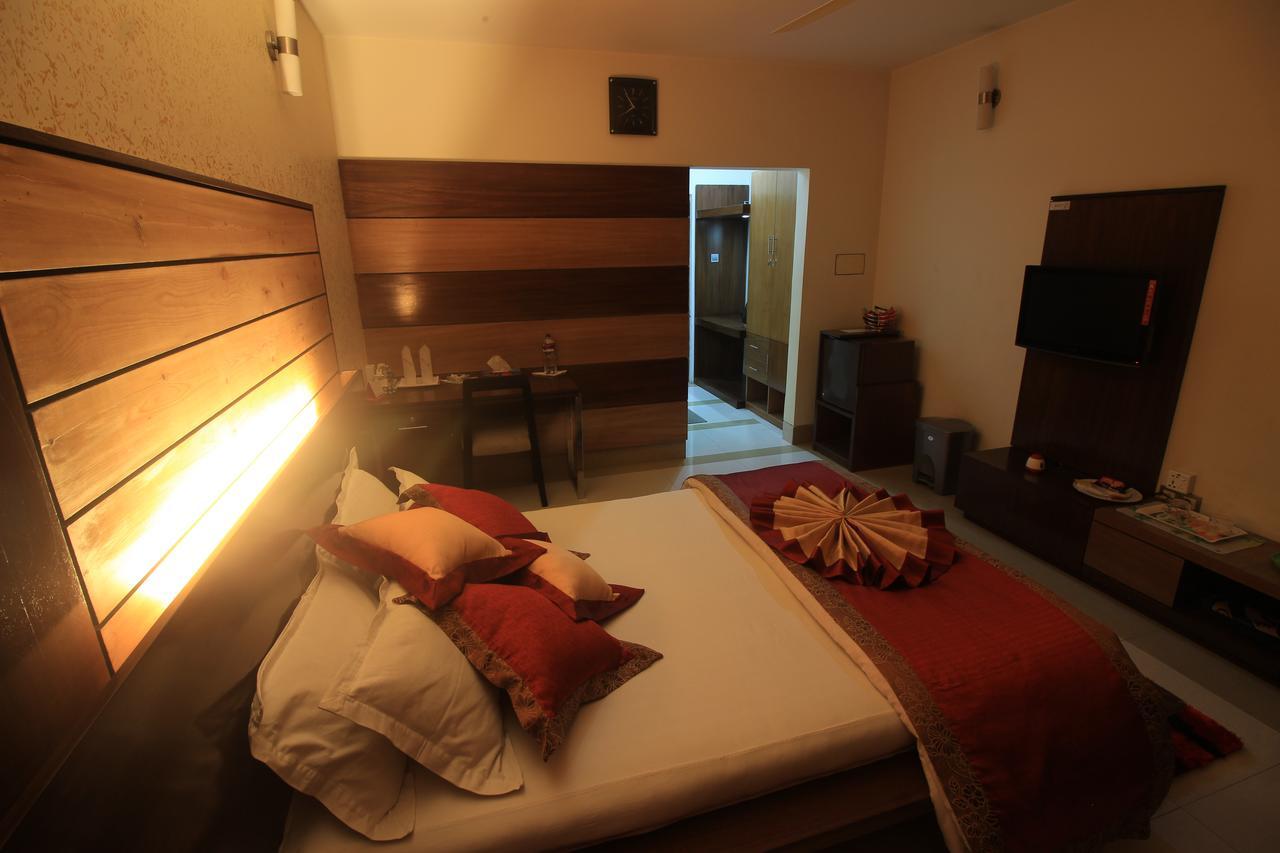Tiger Garden Int Hotel Khulna Bagian luar foto