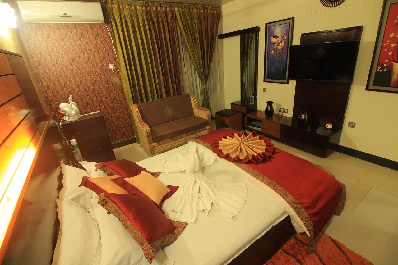 Tiger Garden Int Hotel Khulna Bagian luar foto