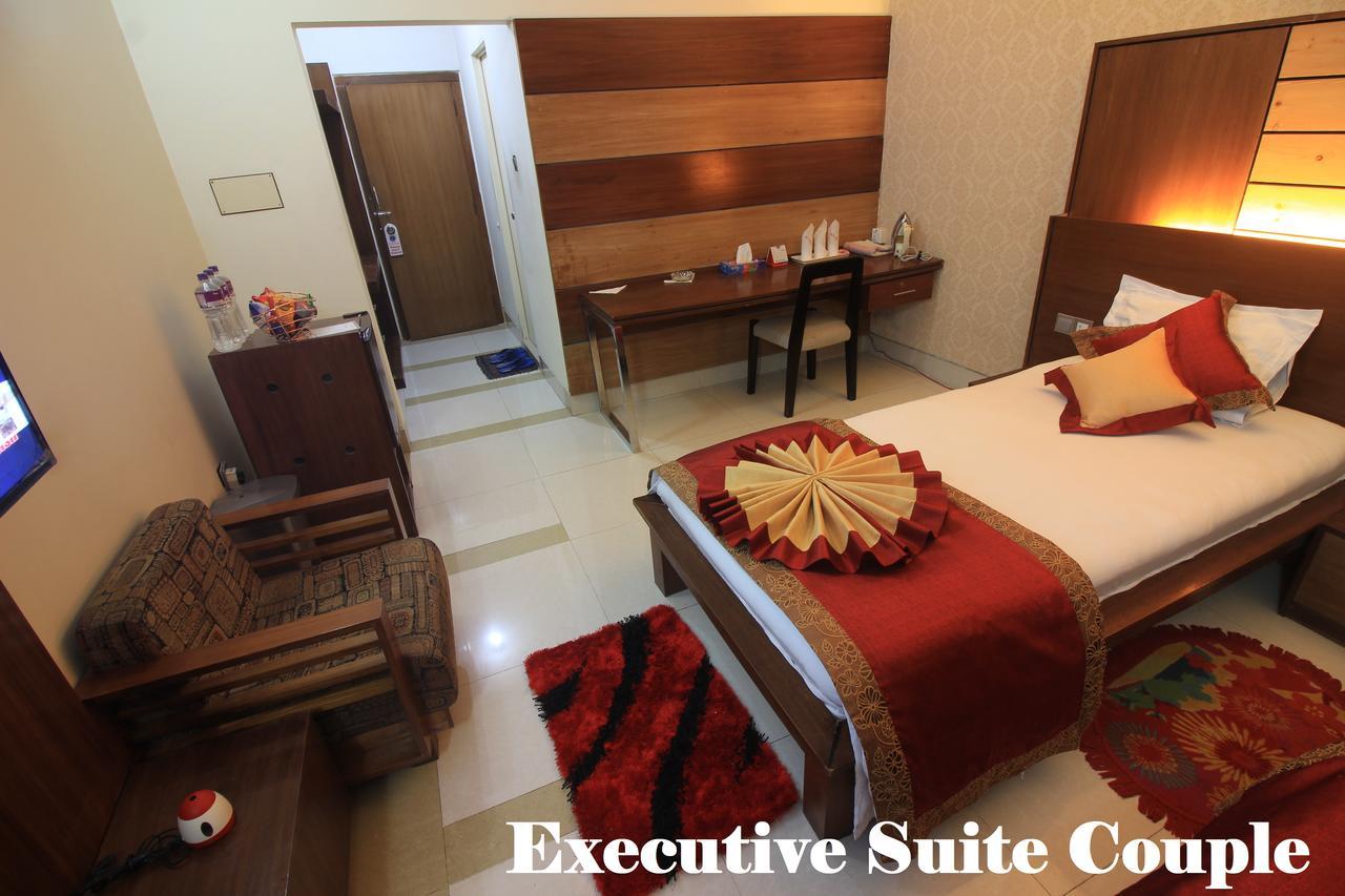 Tiger Garden Int Hotel Khulna Bagian luar foto